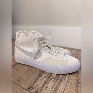 Nike Blazer Court Mid Premium Men’s 5.5/Women’s 7-7.5